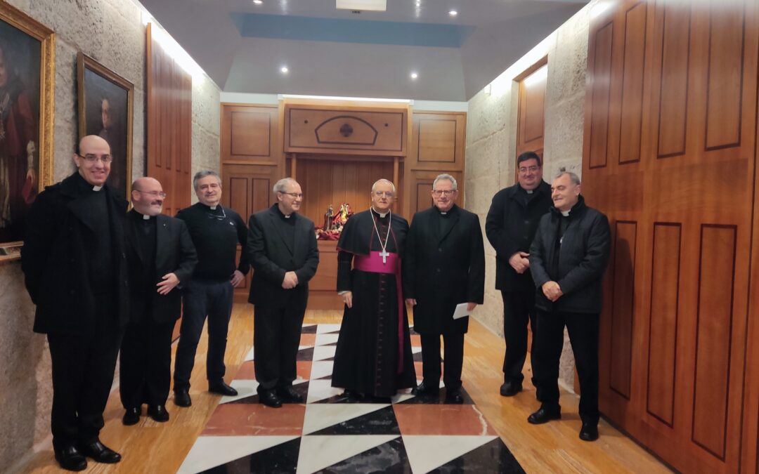 El Cabildo visita al Sr. Obispo para felicitarle la Navidad