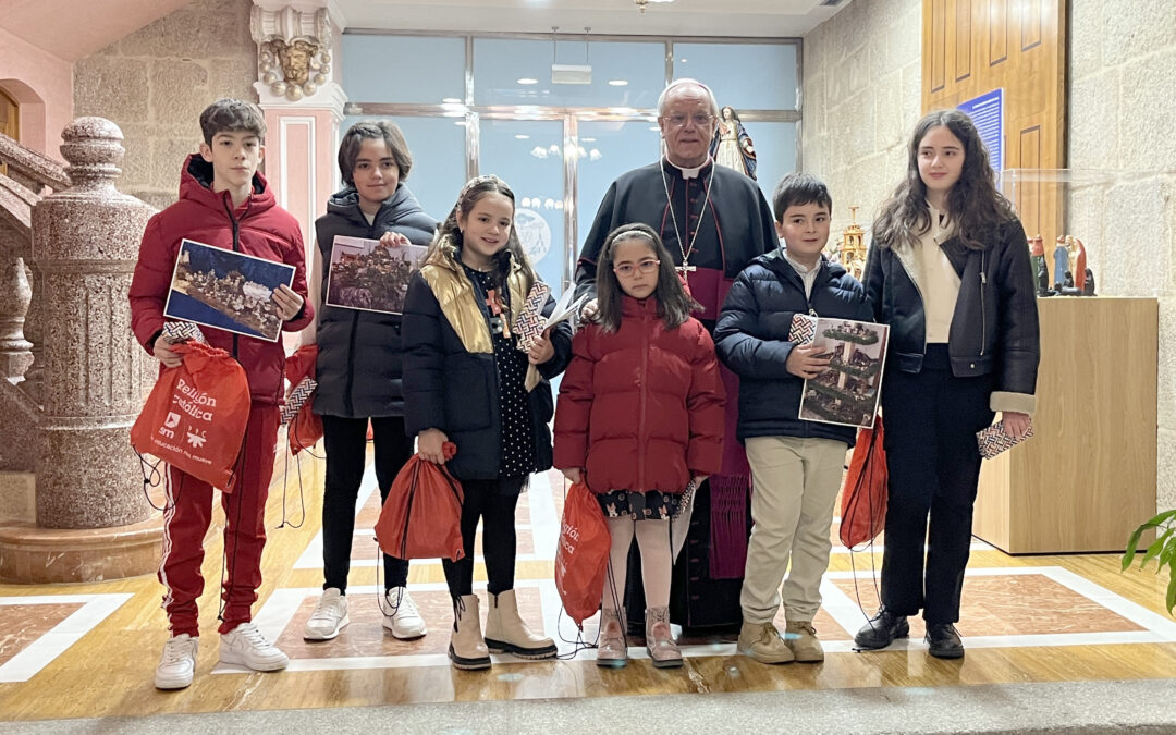 Entrega de premios en el Obispado