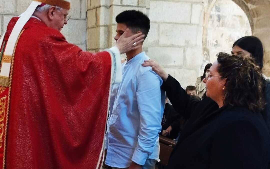 Sacramento de la confirmación en el santuario de los Remedios de Villamayor