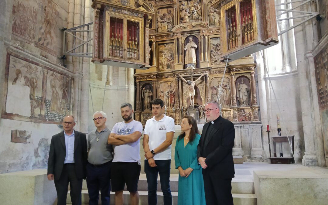 Restauración de los relicarios de Santo Estevo de Ribas de Sil y presentación del mecanismo móvil para poder ver las pinturas murales descubiertas tras ellos