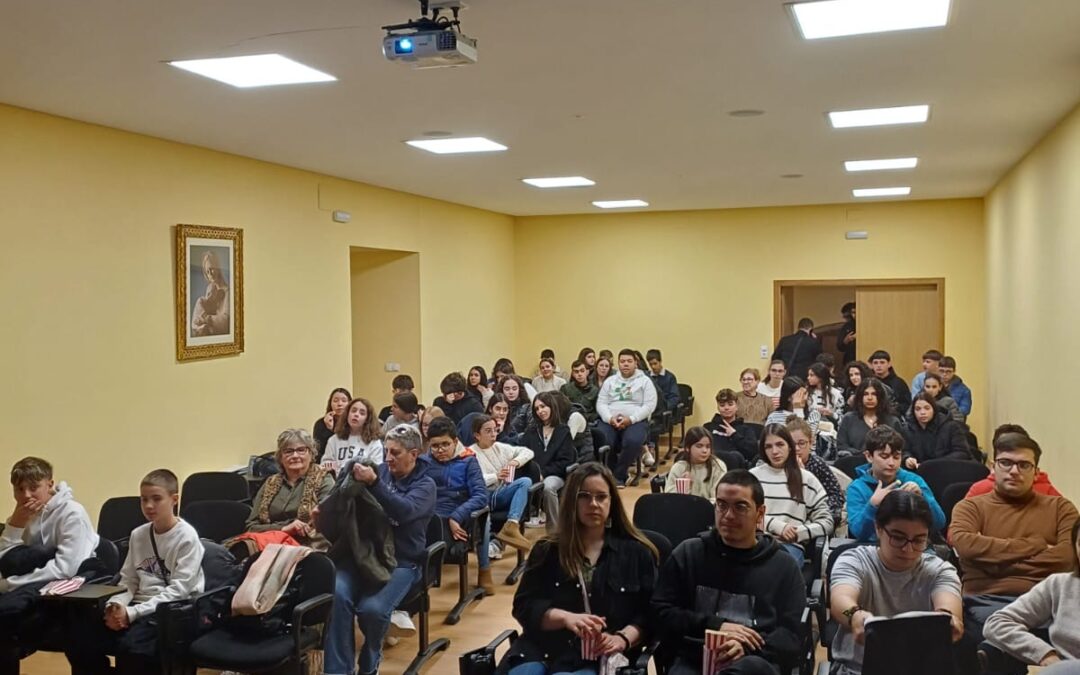 Los jóvenes honraron a María Inmaculada