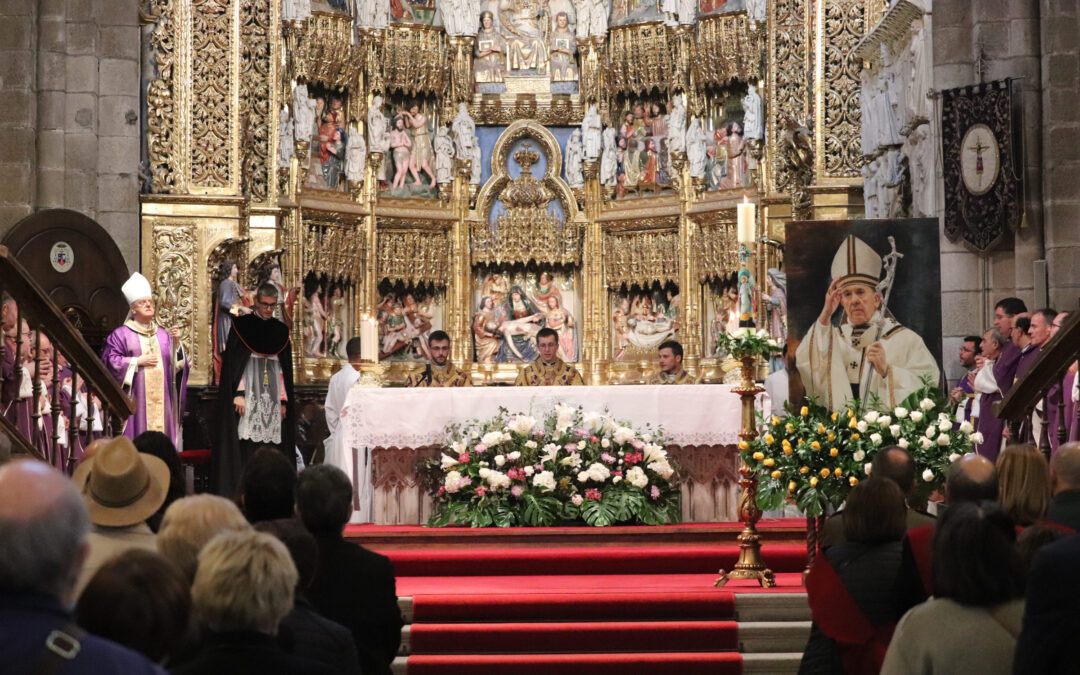Funeral por el Papa Francisco en la Catedral